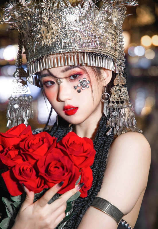 苗疆女子 - 瓦斯塔亚小龙虾