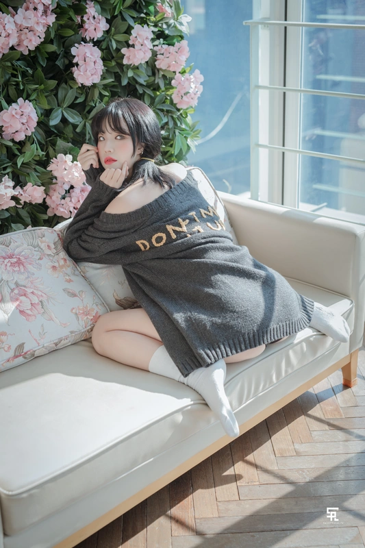 [SAINT Photolife] BLOOM Vol.01 - Yuna (윤아)